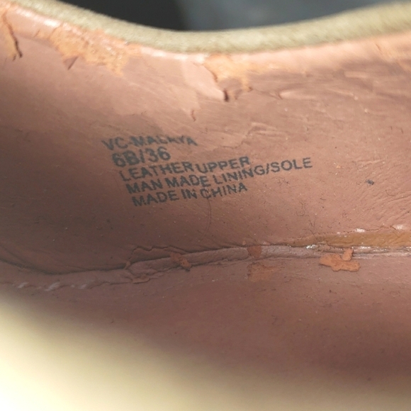 VINCE CAMUTO Malaya Pump Tan studded 6B - Picture 12 of 12